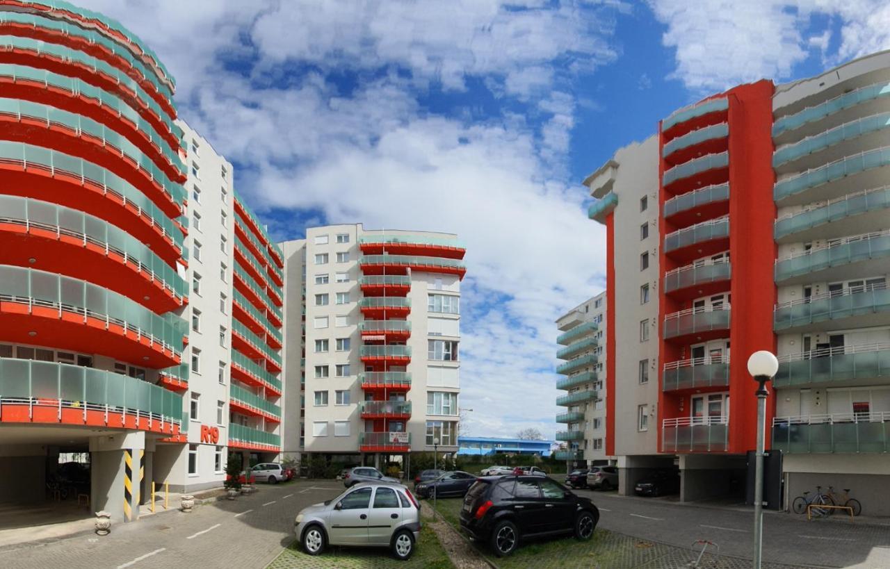 Royal Central Apartament Appartamento Gran Varadino Esterno foto