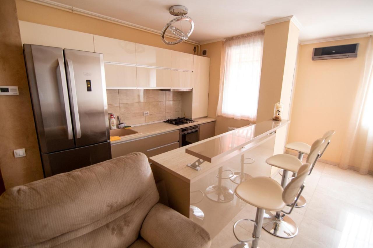 Royal Central Apartament Appartamento Gran Varadino Esterno foto